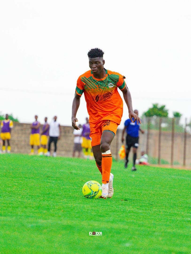 Goumou Rafael il joue avec AS DIVO en D2